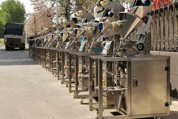 小型粉劑全自動(dòng)包裝機(jī)廣泛適用于食品粉劑、中藥沖劑的小袋包裝