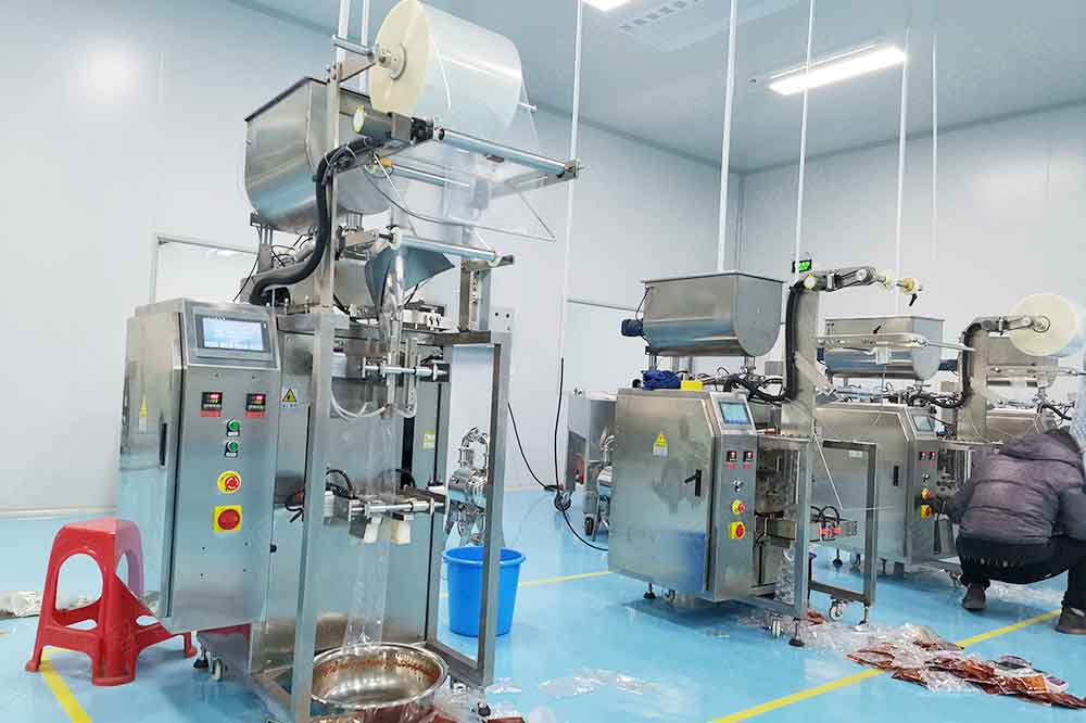 全自動火鍋底料包裝機用于火鍋料、豆瓣醬、辣椒醬等等產(chǎn)品包裝