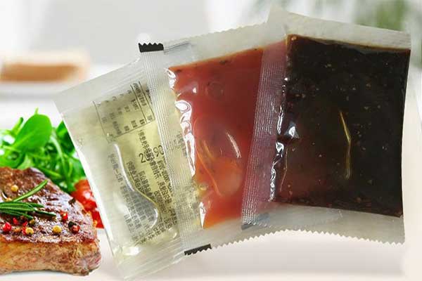 蔬菜包、粉料包、醬料包、骨湯包等產(chǎn)品的小袋方便面調(diào)料包裝機(jī)